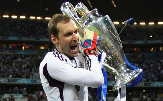 Dragonkiller7S's tweet photo. Soy Hincha del Manchester United pero tengo que reconocer que Petr Čech fue uno de los mejores porteros que he visto. Se retira del Fútbol y lo unico que le deseo son exitos en su vida personal y en un futuro que fuera Director Tecnico del Chelsea o del Arsenal. https://t.co/MAwAYvyUt9