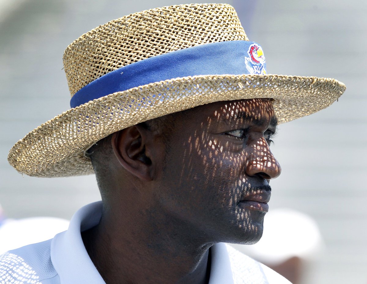 kansastfxc's tweet photo. @KUAthletics We know a guy who can rock all types of hats... https://t.co/hjPDX5lvvY