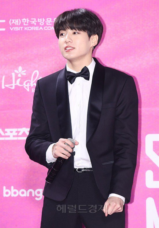 bts2013_2018's tweet photo. Its really sad to see jungkook is tired..we really want him to rest..we dont want any performance or comeback..just plz let him rest
Bighit take responsibility and let them rest
#GetWellSoonjungkook 
#BTSgetYourAssesToBedAndRest 
#BANGTAN https://t.co/PXX3YTwMgH