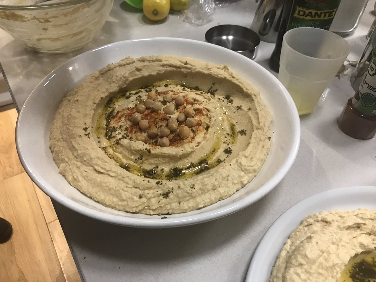 StefVic's tweet photo. Ecco l’Hummus preparato dalla nostra squadra #IsraelCookingChallenge #visitateisraele #citiesbreak https://t.co/1GiJ6riFqh