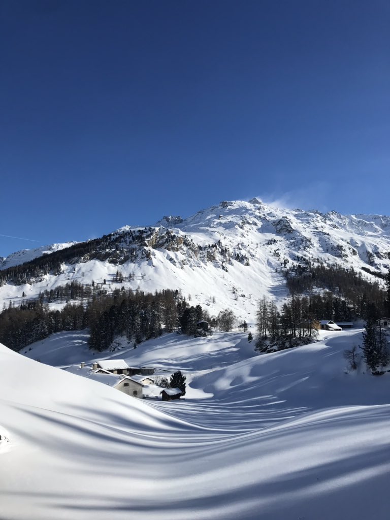 ryanmera's tweet photo. Magnifique cette région de Suisse ! https://t.co/EKi2Zo8Yu2