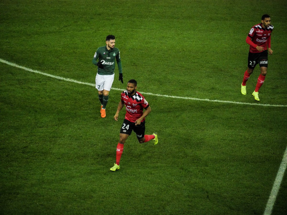 Match ⚽️ @EAGuingamp 🔴⚫️ Vs @ASSEofficiel !
.
.
#guingamp #eag #EAGASSE #toujoursenavant