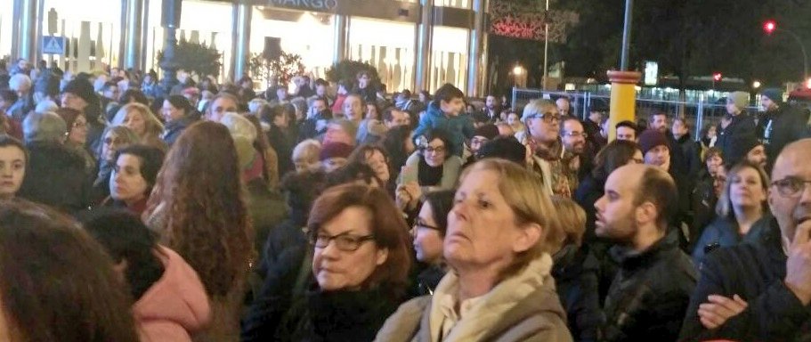 Impresionante a resposta da cidade da #Coruña ante o avance da extrema dereita e as agresións que conleva isto para as mulleres (e migras, e persoas LGTBQI, e persoas diversas) #Feminismos #NinUnPasoAtrás #NiUnPasoAtrás