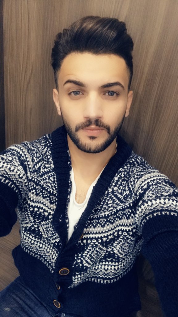 AlQaiisii1995's tweet photo. ولك شو هاظا 😂😂😂 
راحت براءة الطفولة 😂
#10yearchallenge https://t.co/qWN9nJIKJE