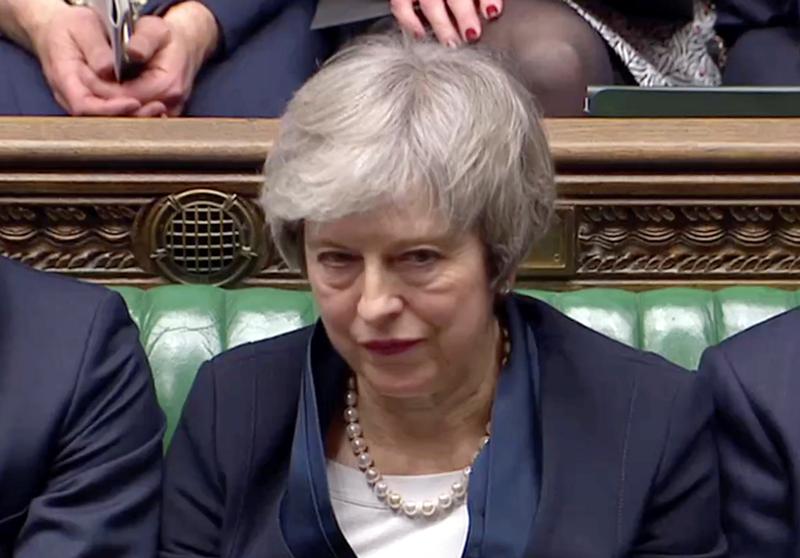 British lawmakers defeat Prime Minister Theresa May’s #Brexit divorce deal by a crushing margin, handing her the worst parliamentary defeat for a UK government in recent history https://reut.rs/2DcE7bA