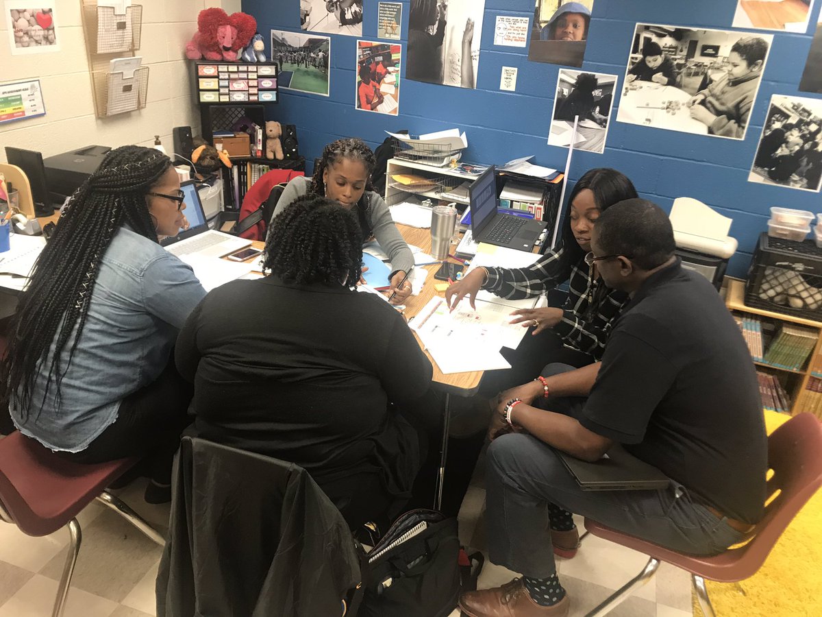 Unstoppable_4ce's tweet photo. I love โค๏ธ when time is well spent @APSTowns with @sharnitra21 and my team! #itsamaththing #wdm #gettingbetter #mathmatters #CreateADifferentWorld @spelaka @jtdj2382 @quess_angel @WeAreTeachers https://t.co/5HhfeQljoT