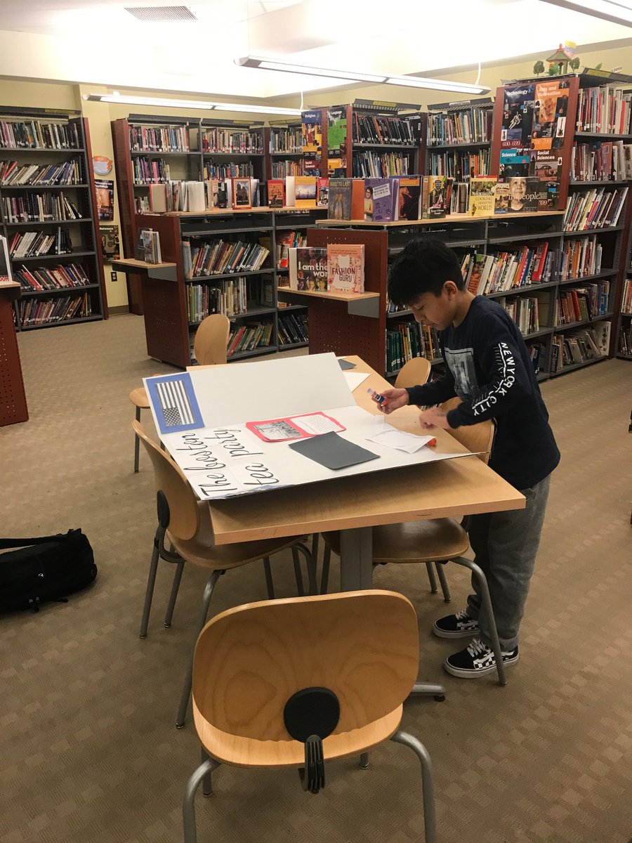 MsDaddazioAMD's tweet photo. Crunch time! Projects are due tomorrow and these guys are working so hard 🤗 https://t.co/KWniD2NRFe
