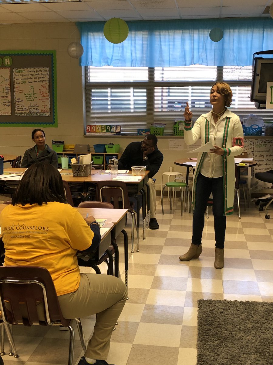 Ms. Perry leading the way <a href="/MilesTigersAPS/">Miles Elementary</a> Building a Culture of Learning PD #MilesCulture