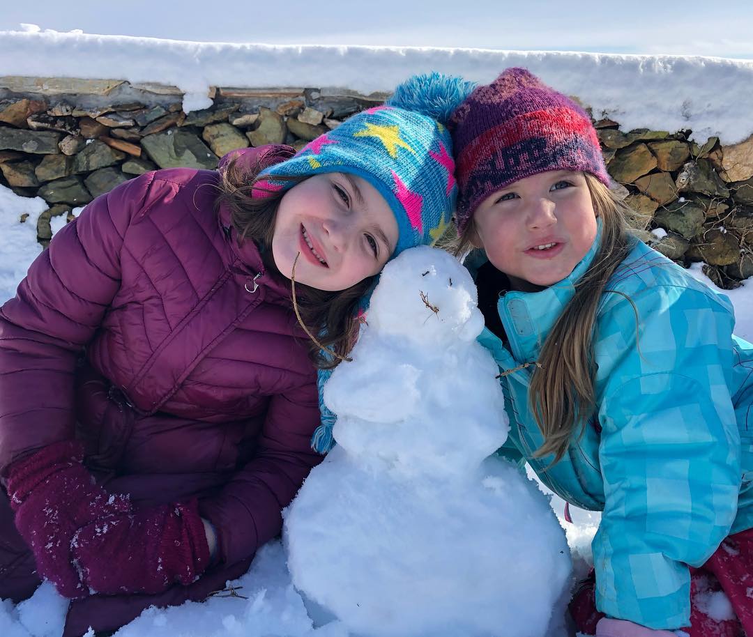 wakefieldschool's tweet photo. Kindergarten playing in the snow ❄️⛄️ https://t.co/r9LYBzkRGD