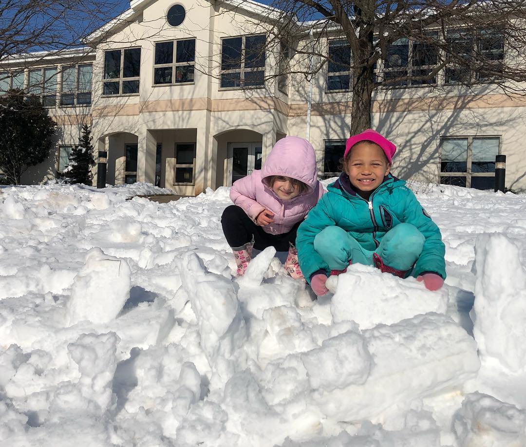 wakefieldschool's tweet photo. Kindergarten playing in the snow ❄️⛄️ https://t.co/r9LYBzkRGD