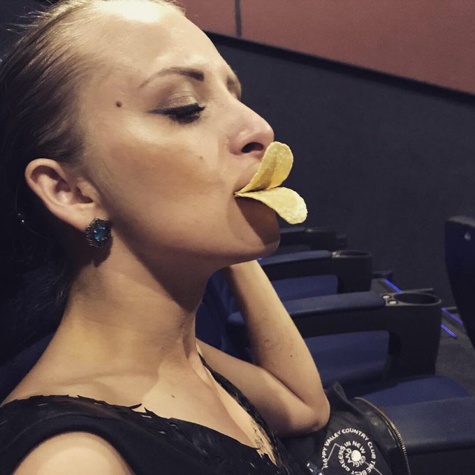 Стоит ли делать губы 👄, а как вы считаете?! #evellincat #lips #lipstick #hair #kino #film https://t.<a href="/tag/evellincat"class="tags">#evellincat</a><a href="/tag/hair"class="tags"><span>#hair</span></a><a href="/tag/lips"class="tags"><span>#lips</span></a><a href="/tag/film"class="tags"><span>#film</span></a><a href="/tag/lipstick"class="tags"><span>#lipstick</span></a><a href="/tag/kino"class="tags"><span>#kino</span></a>