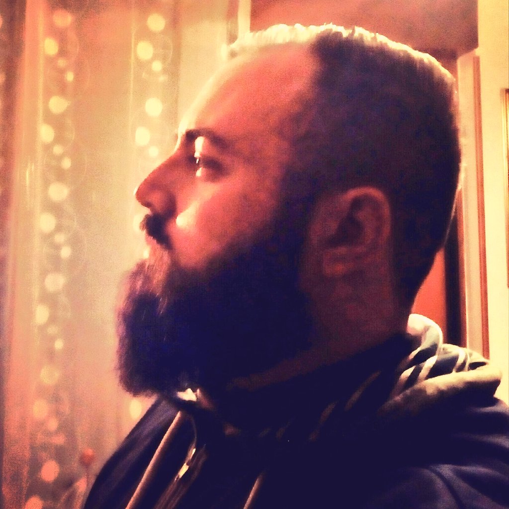 IBeefsquatch's tweet photo. Women when they start a change start from the hair.
I do it by changing my beard shape. #beardshape #leredita https://t.co/Z2dy3oUFCZ