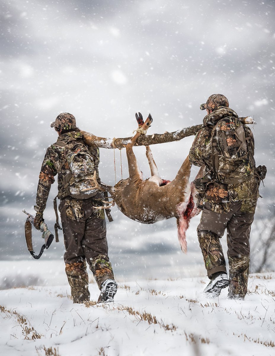 That’s what friends are for. #deer #winter #lateseason @mossyoak 
Photo: @shawn_p_riley