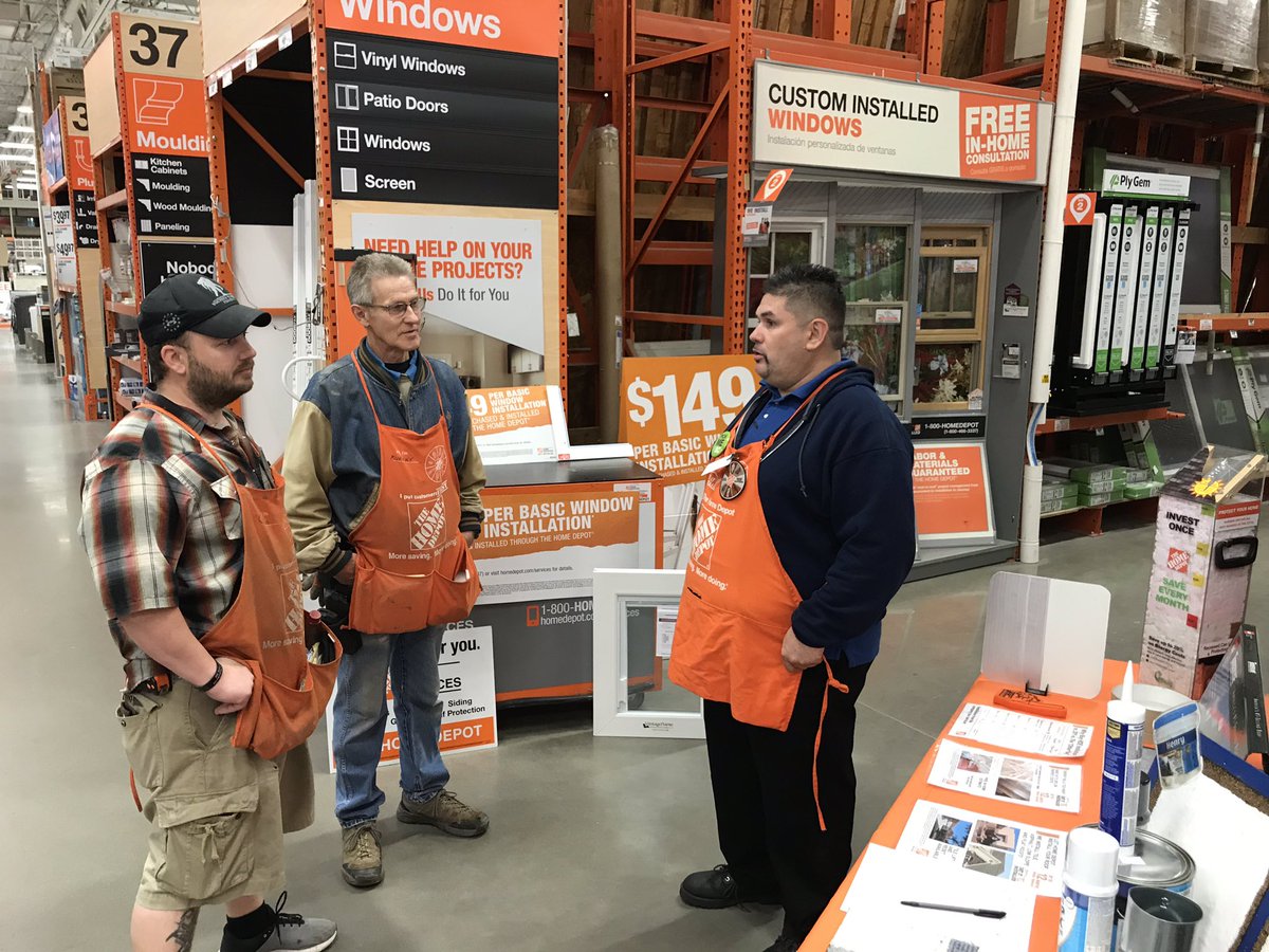 HDIS_CHRIS's tweet image. Specialty Tuesday Services Training at #fourzeroeight #HomeDepot #CasaGrande thank you you Craig &amp;amp; Will for your support in having #HDE &amp;amp; @Henry @StephanieSchoup spend time training our frontline to drive a service culture.