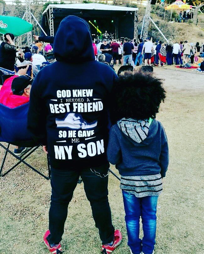ConnorRbl's tweet photo. Mommy and Me https://t.co/OuT7usRAjO