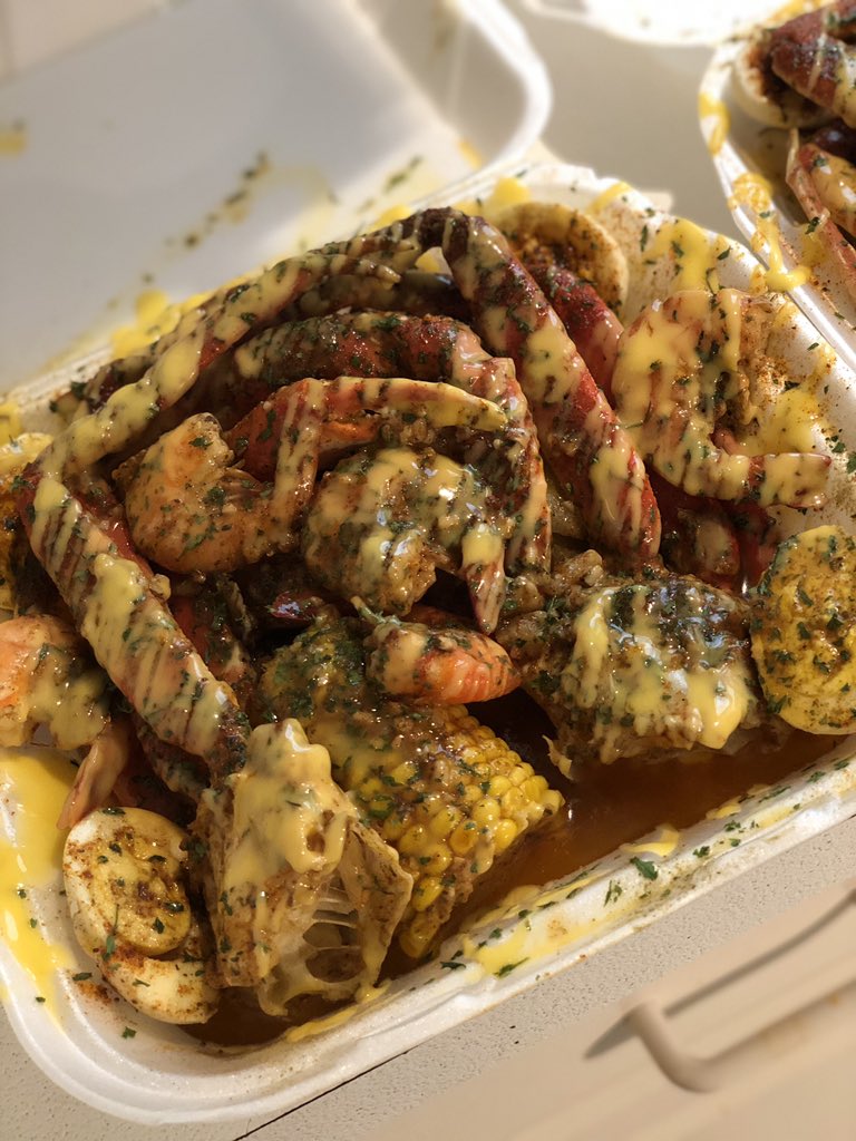 mechiee_1k's tweet photo. Young, black co-owner of a seafood restaurant. Please retweet so i can reach my next customer❤️ #BlackOwnedBusiness https://t.co/XeEWSLdWDv