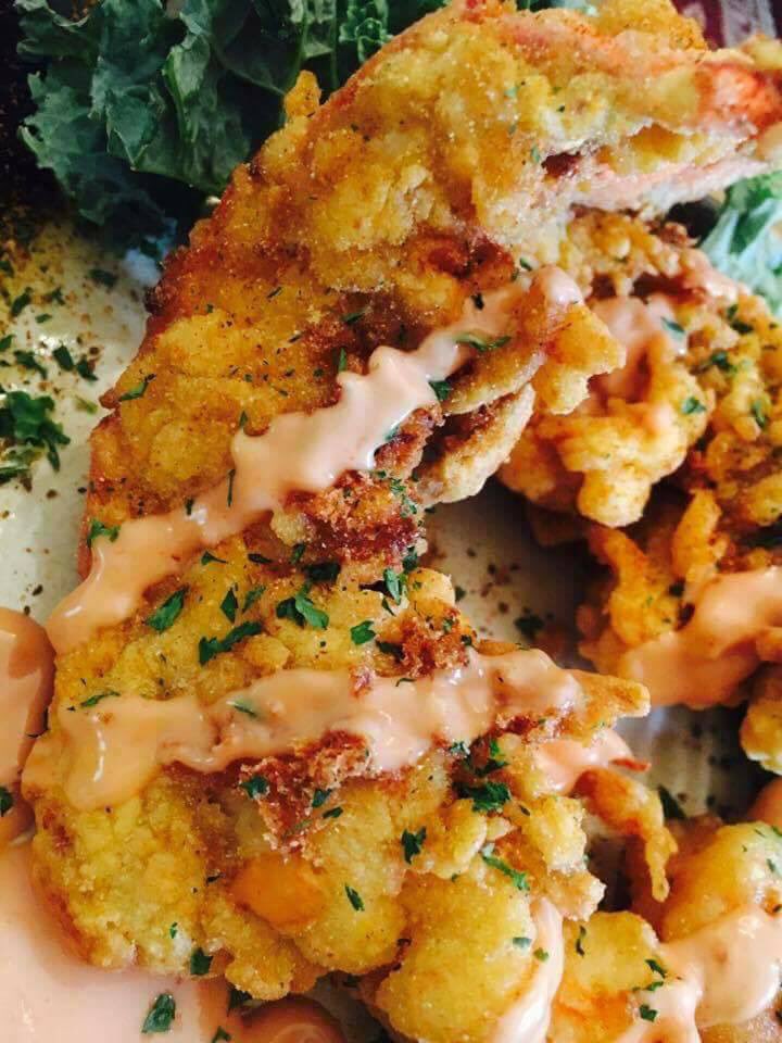 mechiee_1k's tweet photo. Young, black co-owner of a seafood restaurant. Please retweet so i can reach my next customer❤️ #BlackOwnedBusiness https://t.co/XeEWSLdWDv
