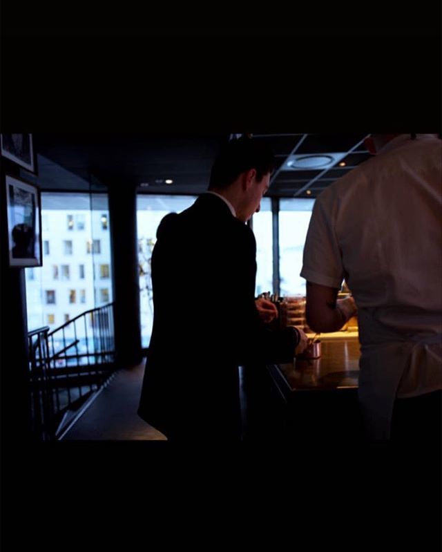 maaemo's tweet image. Clement in service 🌚 bit.ly/2VOd5P8