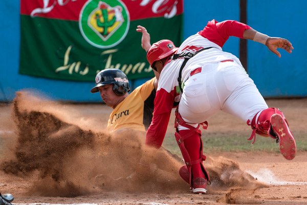 jit_digital's tweet photo. Segunda victoria de Las Tunas ante Villa Clara en el play off final de la 58 Serie Nacional de Béisbol con marcador de 8-4. Sexta victoria de Dariel Góngora en la temporada para establecer un récord en la pelota cubana. #BeisbolCubano #Cuba #DeporteCubano #SNB58 https://t.co/PspMhKJKfX