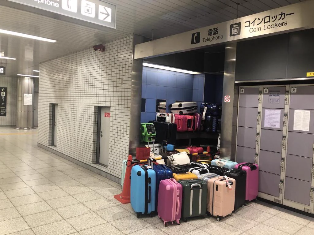 キャリーケースをロッカー前に置いたら盗まれるに決まってるｗｗこれは想像力の欠如が著しいｗｗ