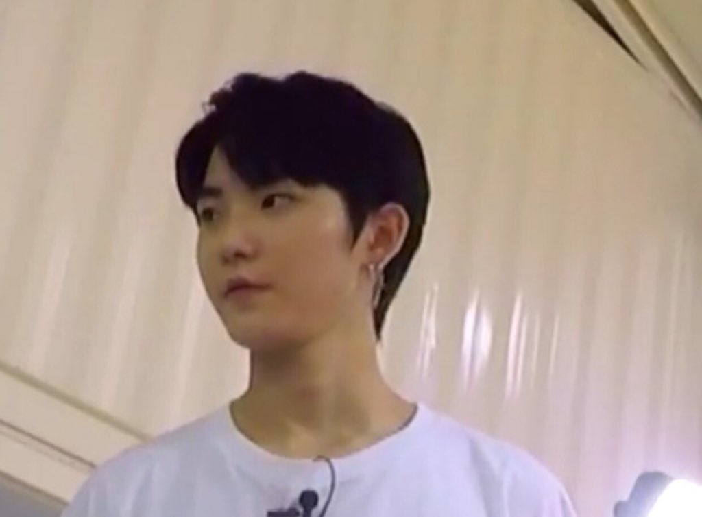 IqhwaII's tweet photo. :¨·.·¨:
 `·.. #⃞활 _hwall. https://t.co/PRndRBDMKn