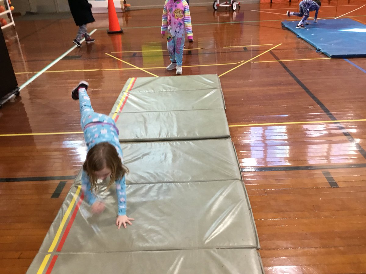 BlairFit4Life's tweet photo. Body control Friday = gymnastics animal movements 💪😁 #movementfun #animalactions  @SCESROARS https://t.co/cB9mKLKhQV