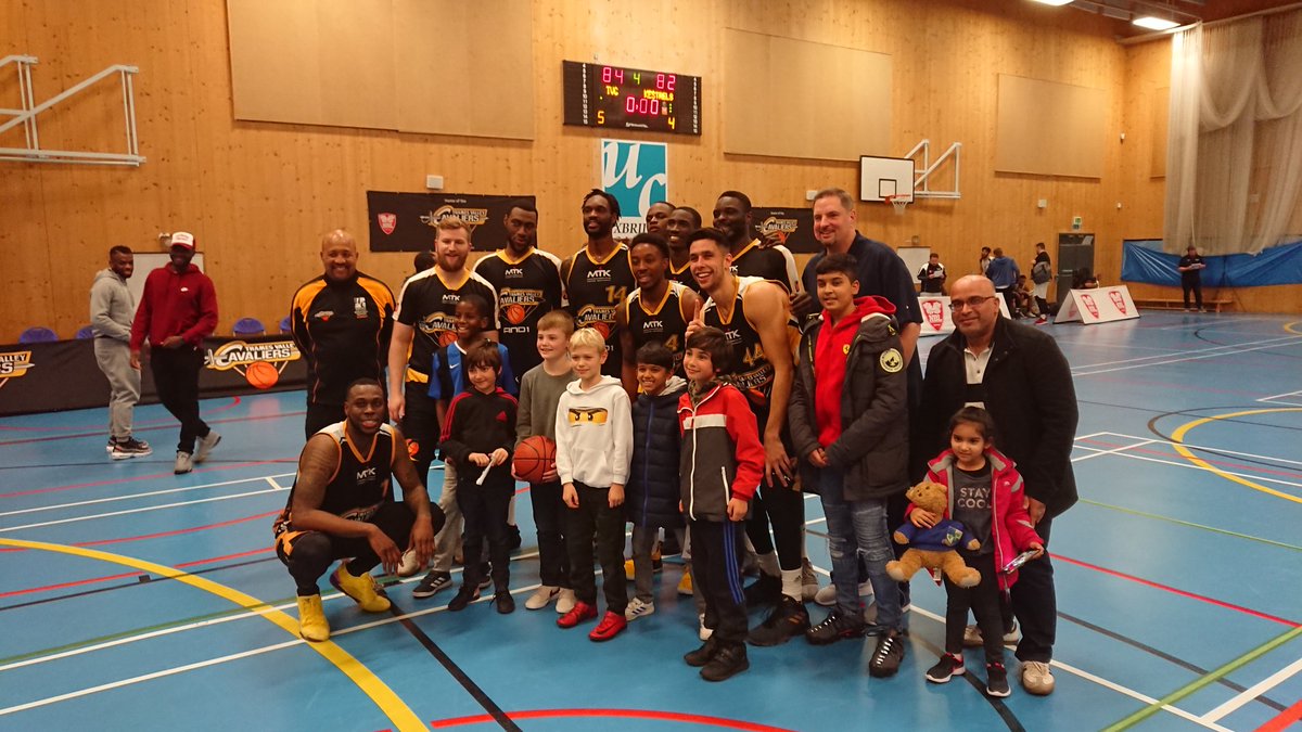 Londoncavs's tweet photo. Huge @NBLengland win last night! A hard fought game against @SolentKestrels with our lead coming late in the last half but we held strong. Big up #Cavaliers! #BritishBasketball #theValley #welit #NBL1819 https://t.co/iNEHo0iKMK