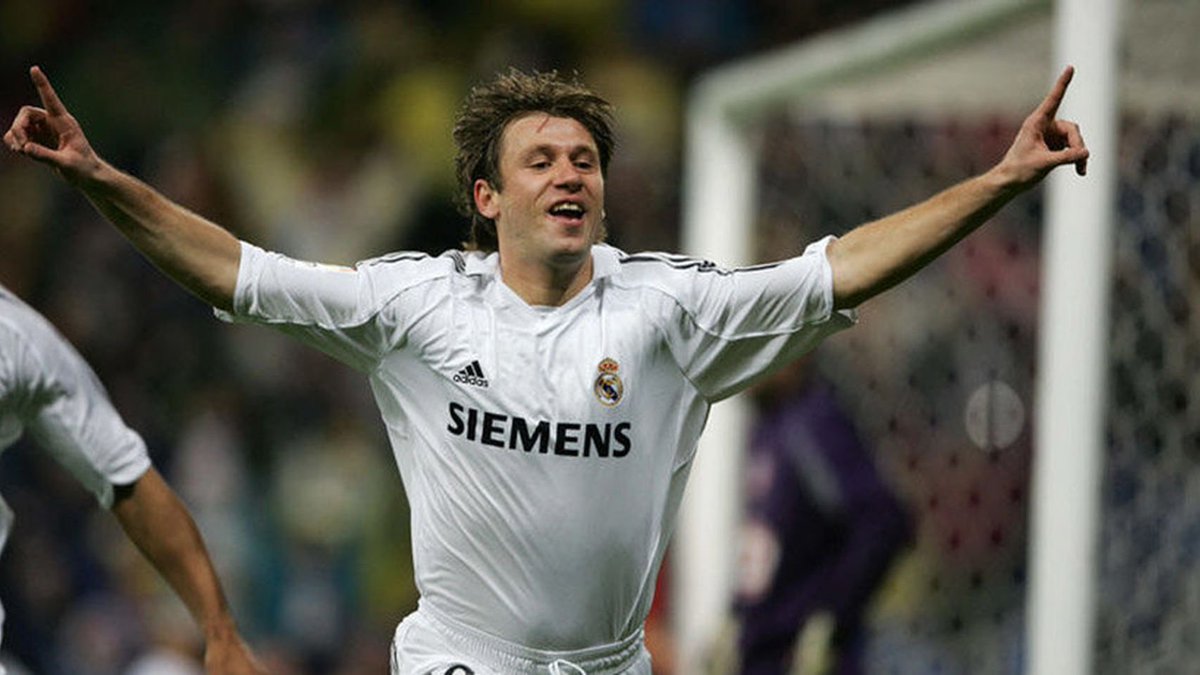 RadioDibluFM's tweet photo. Antonio Cassano recordó su etapa como jugador del Real Madrid y confesó que como merengue fue un desastre. Asume la responsabilidad de no haber sido responsable para tener éxito en el cuadro español. "No tenía respeto por los entrenadores, no me gustaba entrenar".
#ModoDiblu https://t.co/Stg7Z6fLAG
