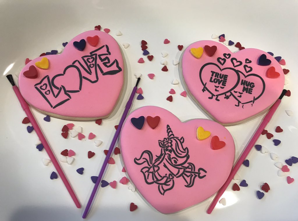 CandySweeTreats's tweet photo. Get #Valentines gift #paintyourowncookie #pyocookie #decorativecookies #sugarcookies https://t.co/KUdJIpXaX1