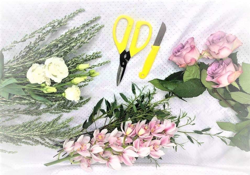 kayflowerschool's tweet image. Wednesday Morning this week we will be doing a FREE Live Class on Fb &amp;amp; Insta at 9.30am #freeclass #flowerclass