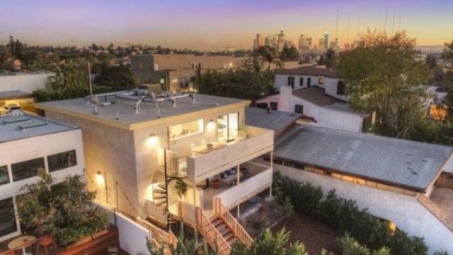 alexishallLLC's tweet photo. Send your buyers ~ 1907 N. Alvarado - https://t.co/27ASPLWN48 Open house today 1-4
3 bed 3.5 bath view home in Echo Park Hills. $1,400,000
Architectural remodel 70's home reimagined by Peter Culley of Spatial Affairs Bureau. Flexible layout, grey water orchard. 323 804 7887 https://t.co/pnDZO5m01K