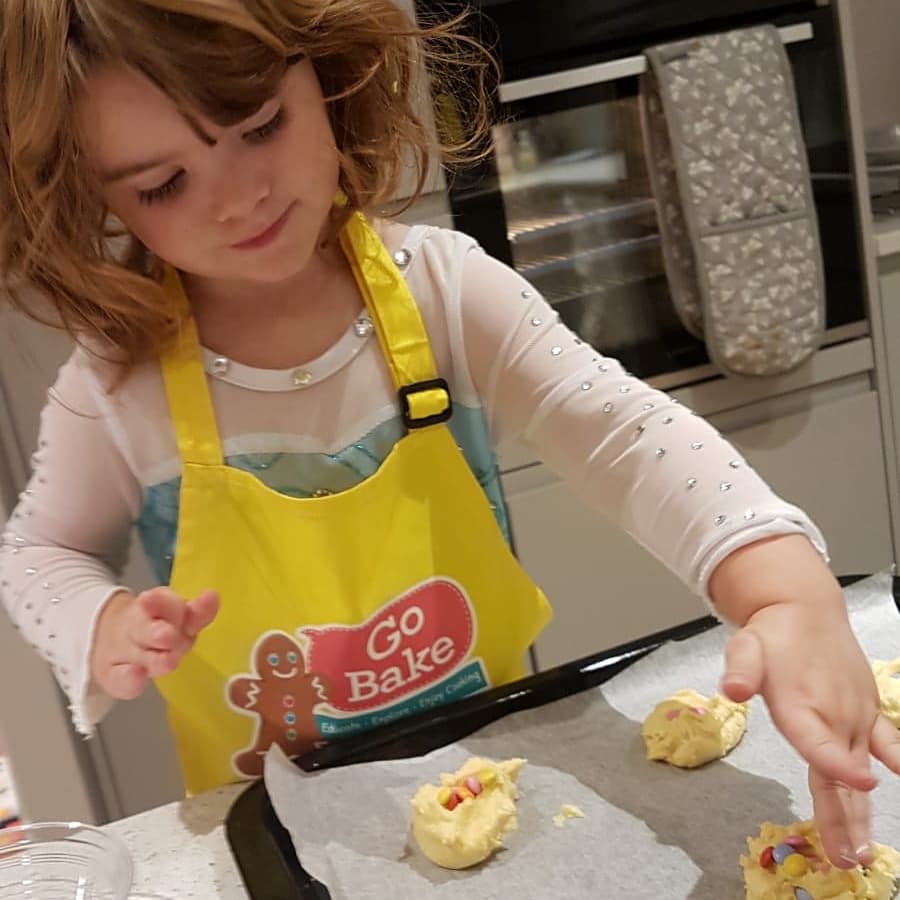 gobakenotts's tweet photo. We love your feedback & photos!
"I just mentioned we could do some baking today, and that was that, I was marched down stairs to start immediately. Good thing is, no measuring, was so easy I didn't mind at allππ"
#glitter #gobake #myfirstmix #spoonsnotscales https://t.co/c5I3B9Crx1