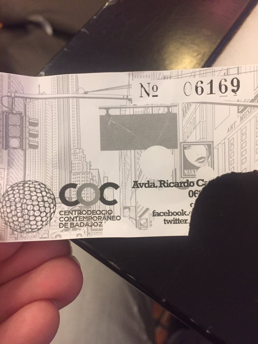 Triste noticia el cierre del <a href="/cocbadajoz/">COC BADAJOZ</a>. Emocionante despedida con la proyección de “Cinema Paradiso”.