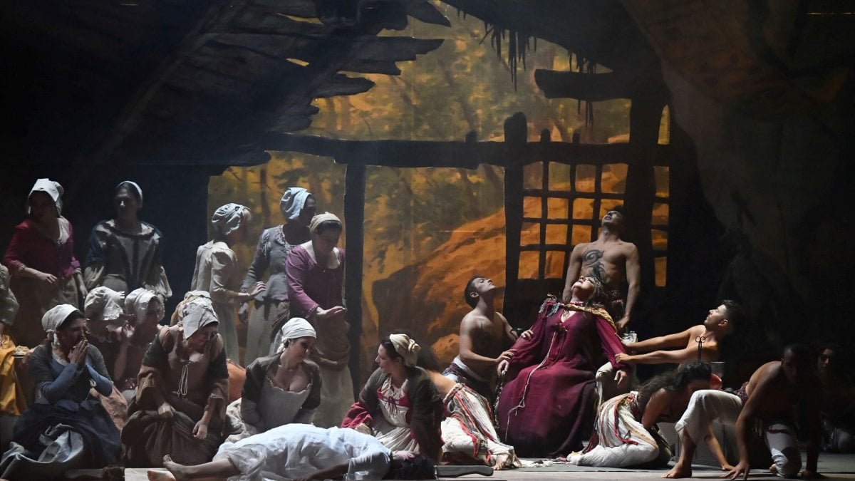 Al Regio di Parma lo strepitoso "Ballo" di Sebastiano Rolli parma.repubblica.it/cronaca/2019/0…