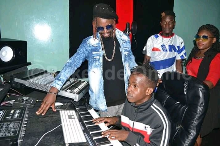 CruzMagic_'s tweet photo. New studio. New work. 
Magic beats.. Ian pro pan d beats 
@OpaFambo @GyalWest https://t.co/se3AOkEAKw