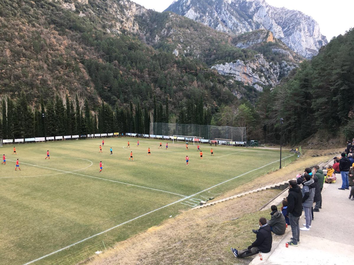 eibarsestaoX's tweet photo. Santandreu, la casa del Alto Cinca en la Segunda regional aragonesa. 
Entre la naturaleza siempre surge el fútbol. https://t.co/zNid7dmvz8