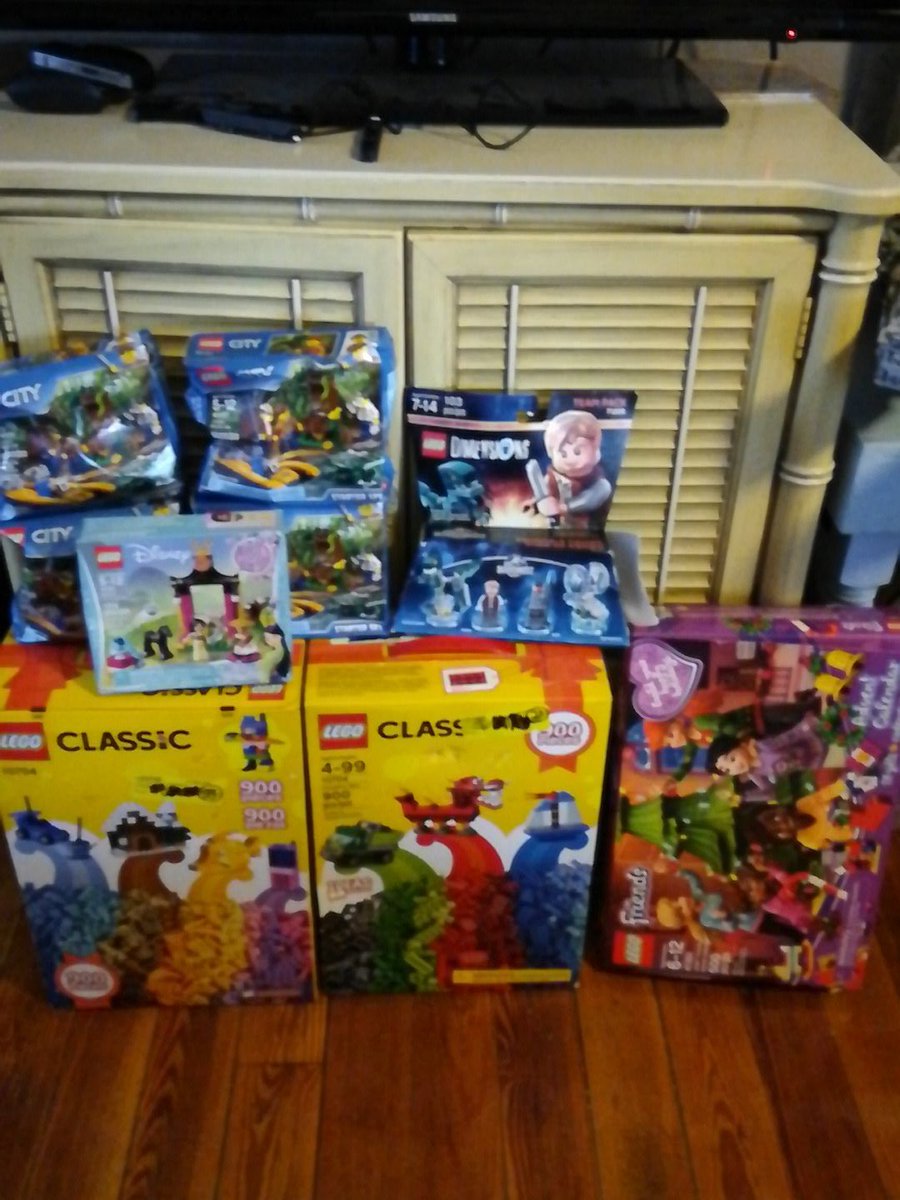 Steek_09's tweet photo. I have destroyed a decent person with my addiction... I have corrupted another human being... @ShandStar went out of town for 30 hours and came back with this for 60$...
#legoaddiction #stopgetsomehelp https://t.co/Iw0WuPhn9z