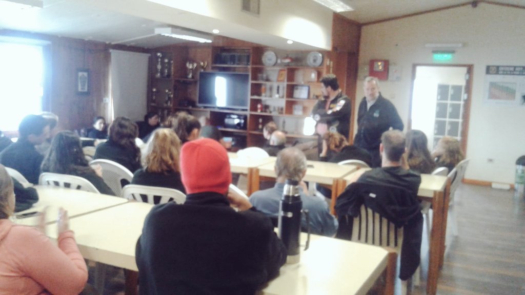 AntarticoUY's tweet image. Intercambio de científicos chilenos con la Escuela de Verano de Introducción a la Investigación Antártica de Facultad de Ciencias de UdelaR.

#SnowLab