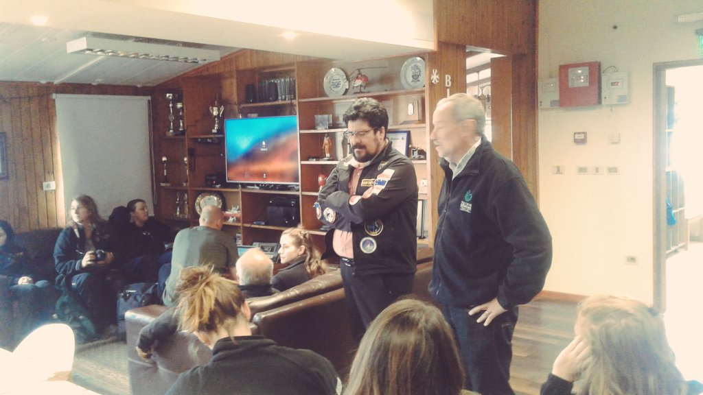 AntarticoUY's tweet image. Intercambio de científicos chilenos con la Escuela de Verano de Introducción a la Investigación Antártica de Facultad de Ciencias de UdelaR.

#SnowLab