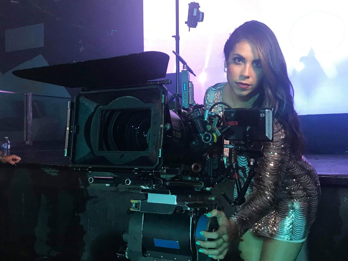 HorrorGuerrero's tweet photo. ✊🏽🎬Heels On. Nails Did. Mind Tight! #SomosMujeres #chingona
#LaMuñecaDelTerror
#onset #8k #redhellium8k
#wihm #womeninhorror #horrorbabe #mexicanpride #mexicandirector https://t.co/YWGGWQSZFM
