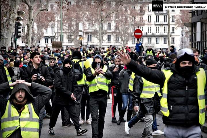 FotoMiraV's tweet photo. Lyon, FRANCE. Ene 5, 2019. - Protestas de 'Chalecos Amarillos' (Gilets jaunes) en Lyon, Francia. "Acto IX". : Mathis Boussuge/ MIRA-V
#Francia #YellowVests #GiletsJaunes #ChalecosAmarillos #Lyon #Macron #protest #policía #IXAct
#fotoperiodismo #photojournalisme
#photojournalism https://t.co/OstXQPzv3z