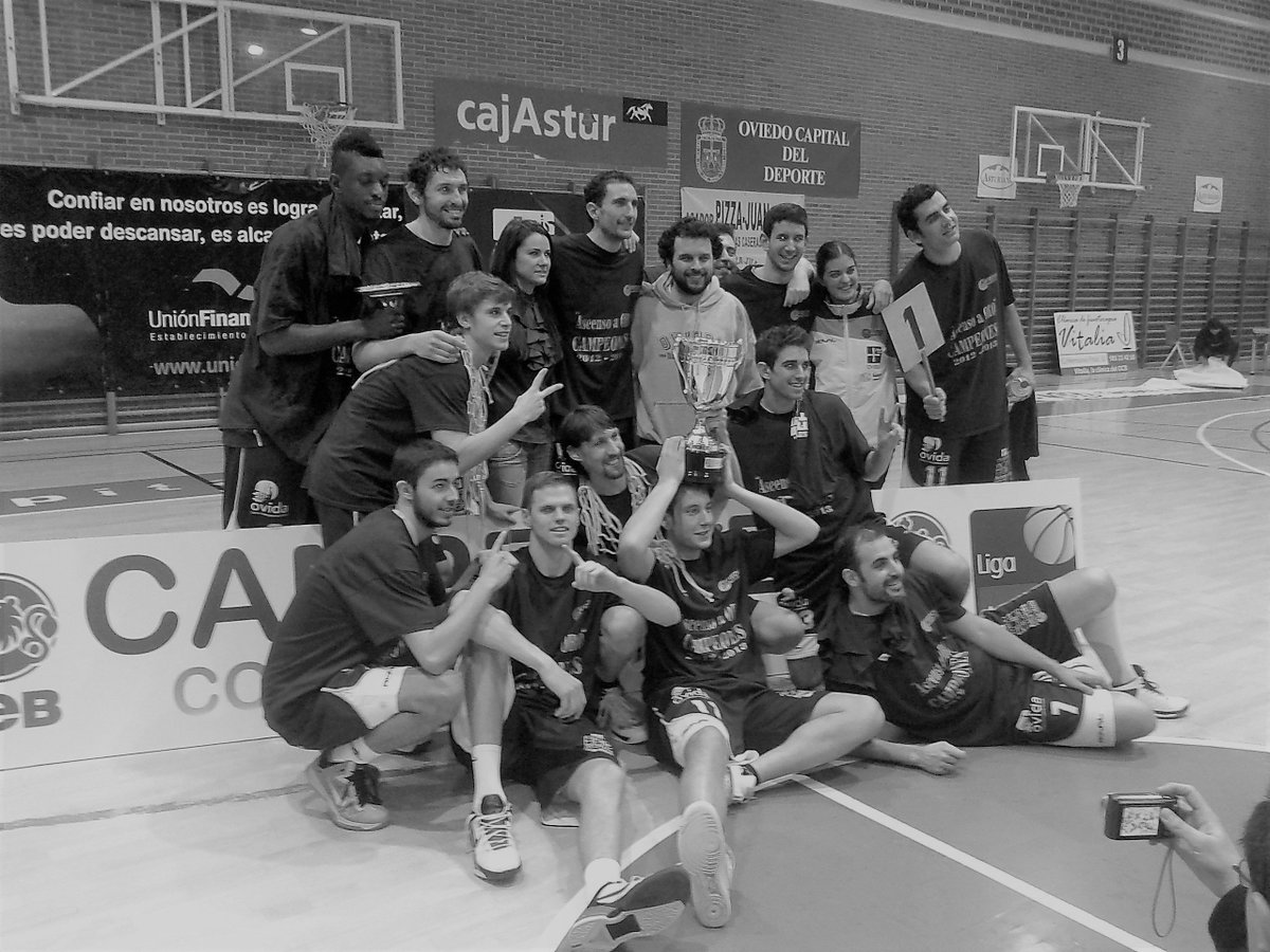 <a href="/oviedocb/">Alimerka Oviedo Baloncesto</a> <a href="/VicPerezRamos/">Víctor Pérez</a> <a href="/CBPrat/">Club Bàsquet Prat</a> En esa con la Copa Princesa y aquí el CAPITAN con su primer título en LEB PLATA de  campeónde la Liga Regular 2012 / 2013. En la foto, regular de calidad, con el otro capitan del equipo actual <a href="/4Cardenas/">Fran cardenas</a> y "leyendas" del 🏀 OCB como  <a href="/Archyteutis/">Adrián Macía</a> <a href="/alfredlanda/">H Mac</a> <a href="/Aguprie8/">Agustín Prieto</a> ...