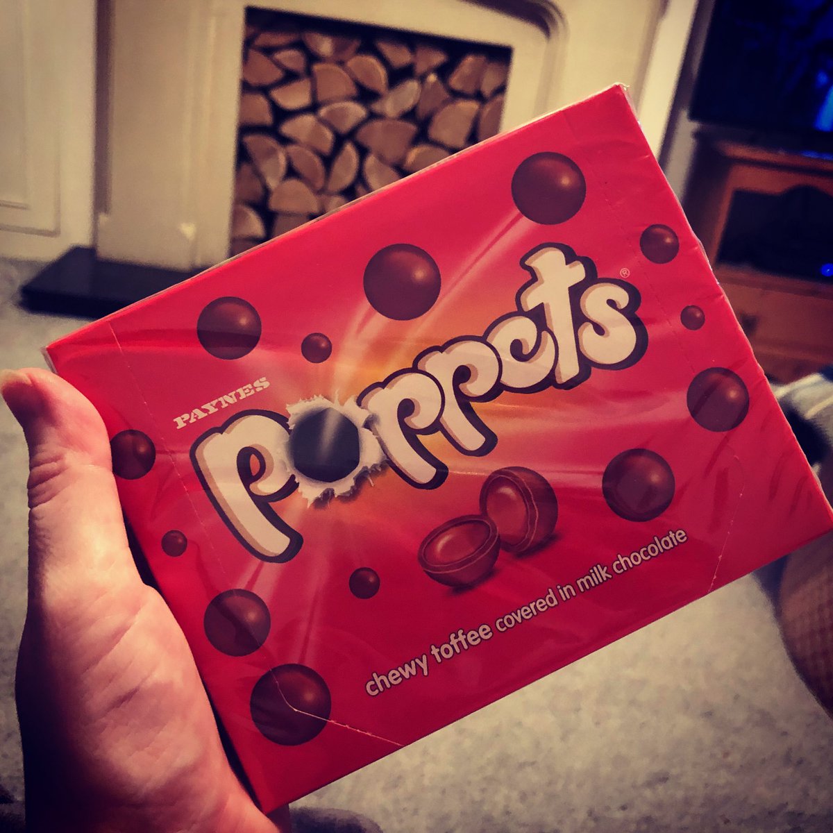 Sunday evening snacking goes #Retro
. 
#Poppets #OldSchoolSweets