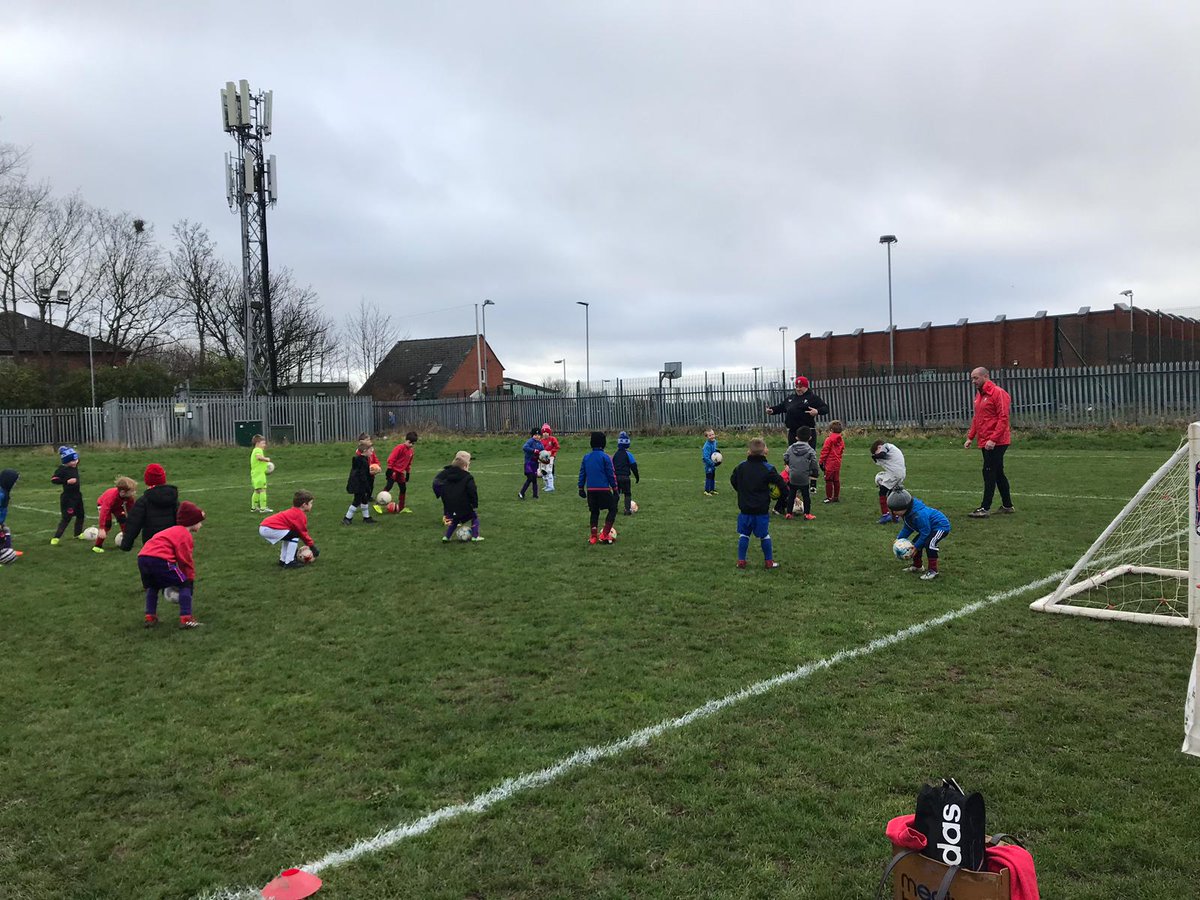 Back at it for 2019 ⚽️🔴⚫ #heathrangers #sundaysoccerschool
#footballfun