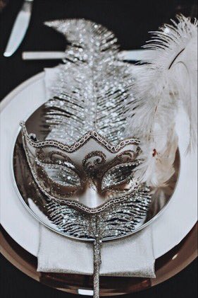 ❝el misterio se ocultaba bajo la tímida máscara de su mirada ❞

13.01.19 ❀

  ꧁|  #IsoBirthday