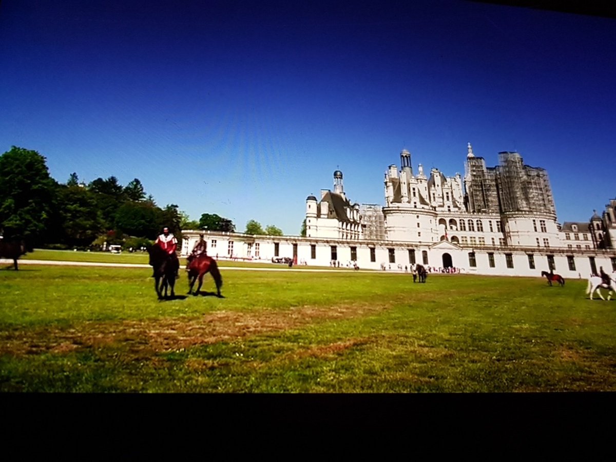 la_nr_valerie's tweet photo. Quel plaisir de retrouver #Chambord à la #Télé ! #france5 #docdudimanche - depuis le tournage les échafaudages ont disparu ! #500AnsChambord #LoirEtCher https://t.co/5wSrt2KC2G