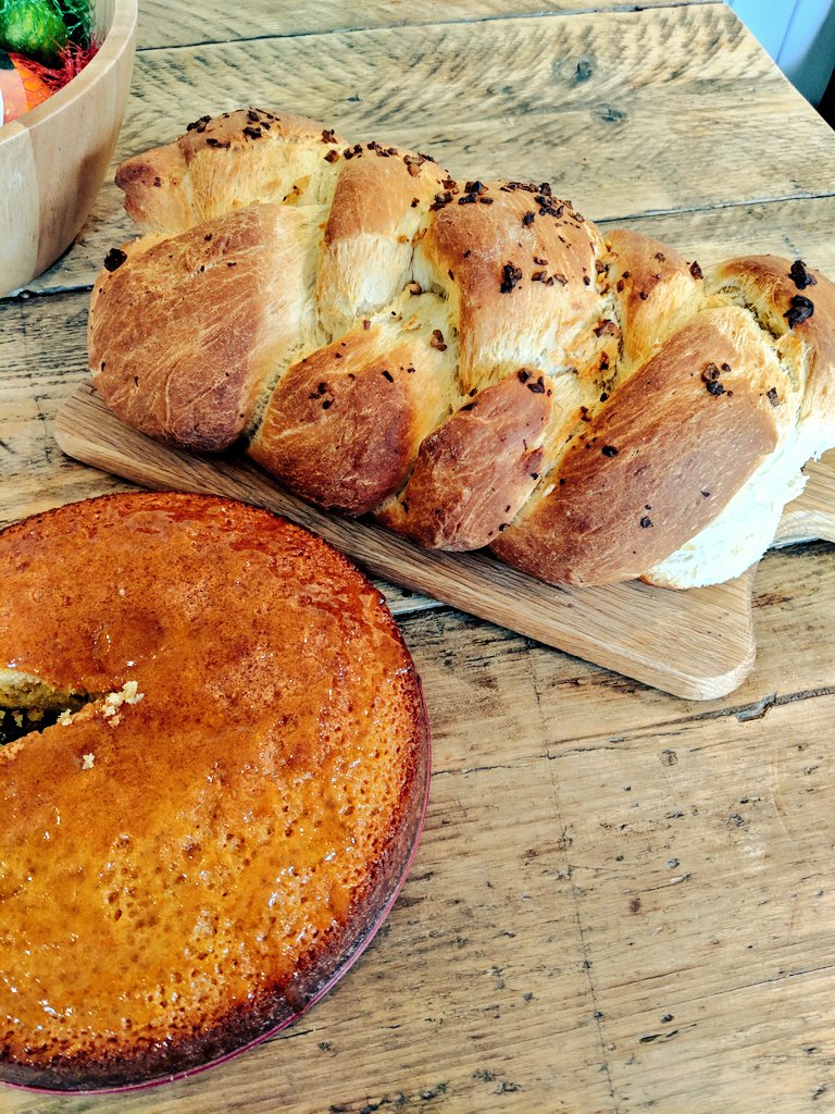 Bit of baking in-between revision, challah bread to dip in homemade chunky veg soup and lemon and ginger cake for dessert. #nutritionstudent #fuelforthebrain