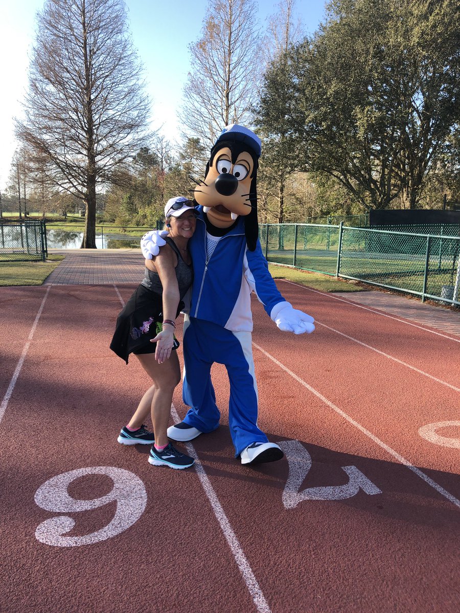 #WDWGoofyChallenge ✅
My 9th Disney 26.2 and 22nd Marathon overall! 39.3 for the weekend is a great start for #futureultramarathoner training! 😁