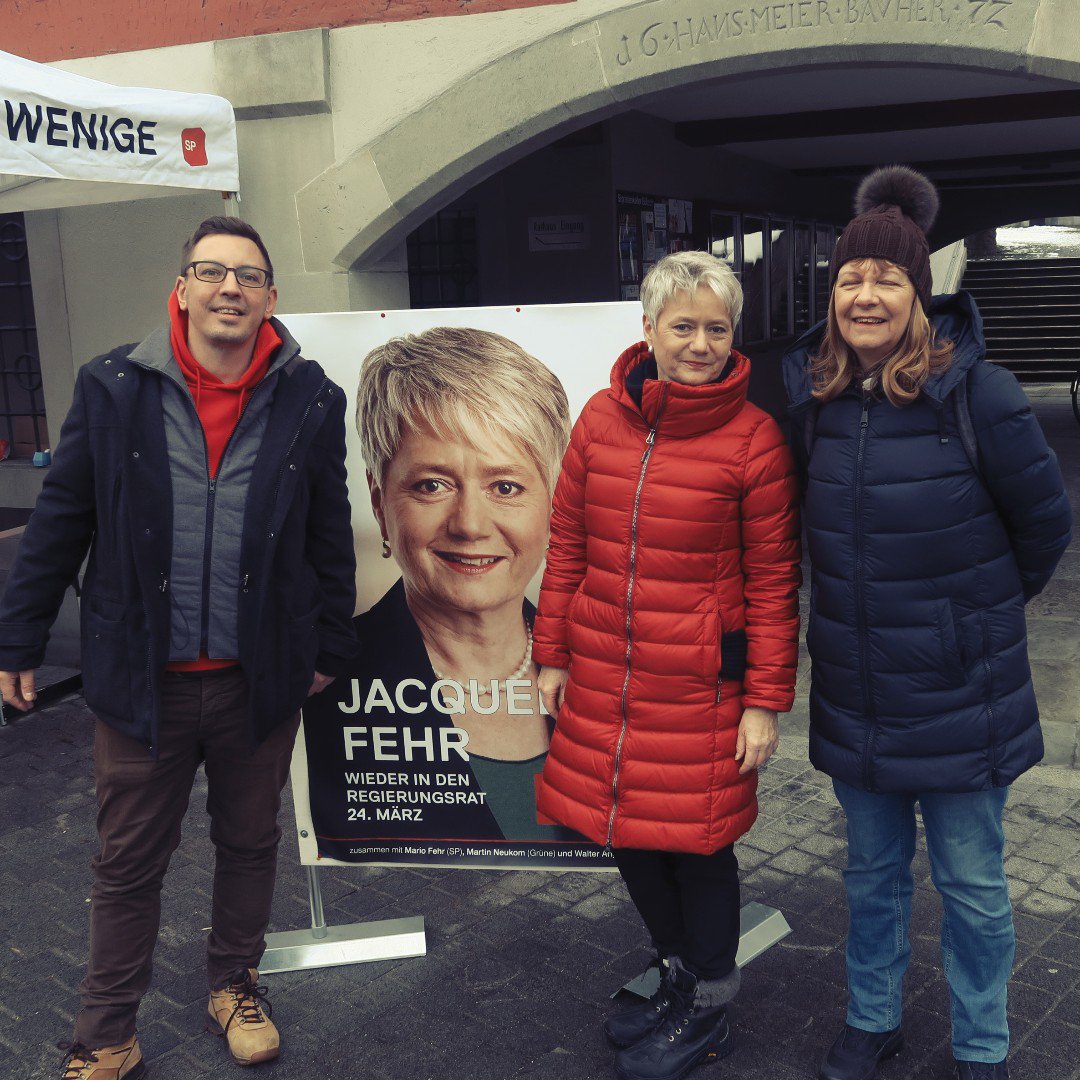Am Samstag war unsere Regierungsrätin Jacqueline Fehr bei der SP Bülach zu besuch und stand den interessierten Passant*innen Rede und Antwort. Danke für deinen Besuch in Bülach, Jacqueline! 💪