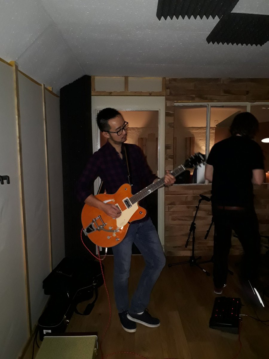 thecherrypinks's tweet photo. We had a great afternoon at #circa16 with @DaveMillerSound live track #recording #NewMusic #emergingartist #originalmusic #band https://t.co/aqmkkYgvIj